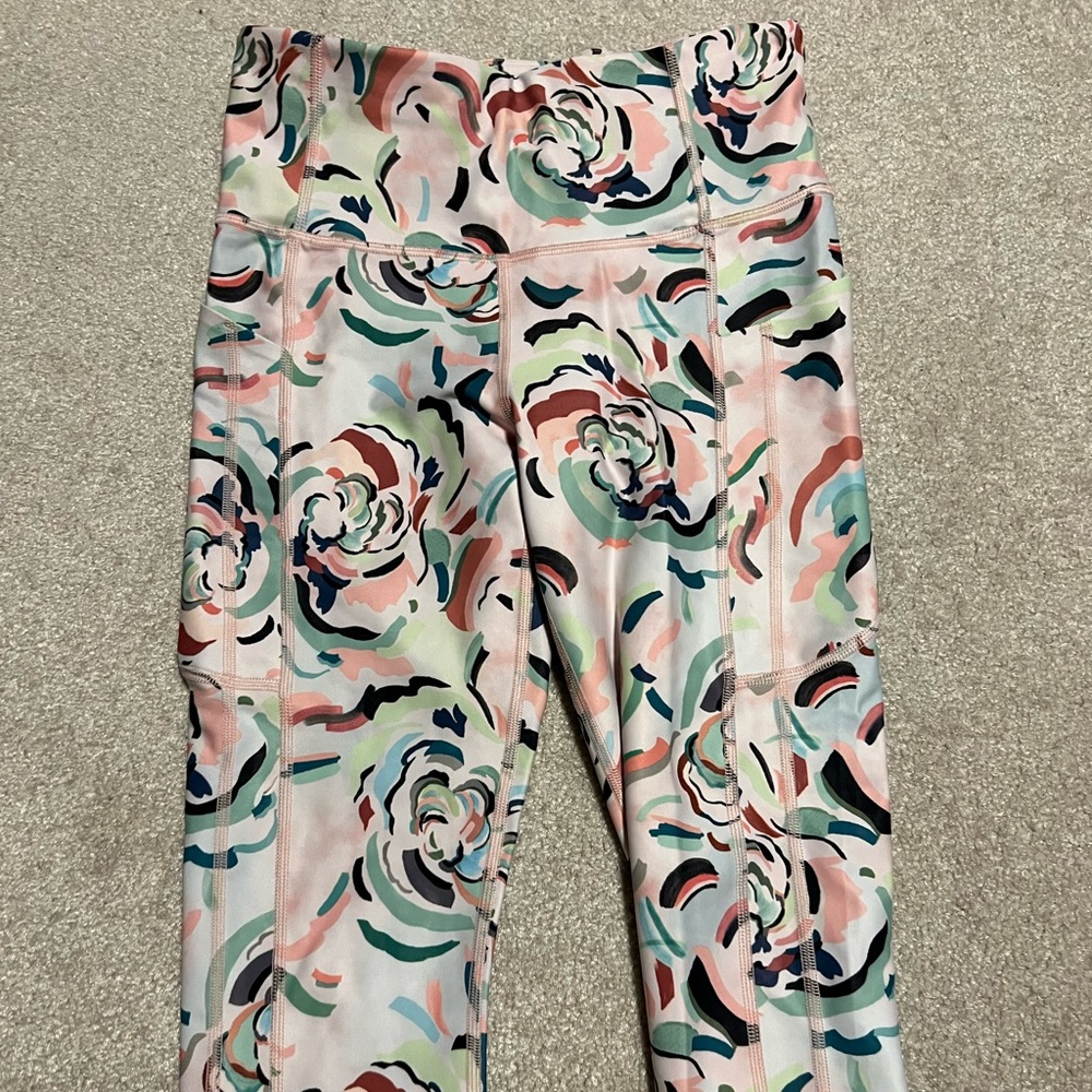 ATHLETA ultimate stash II Capri
